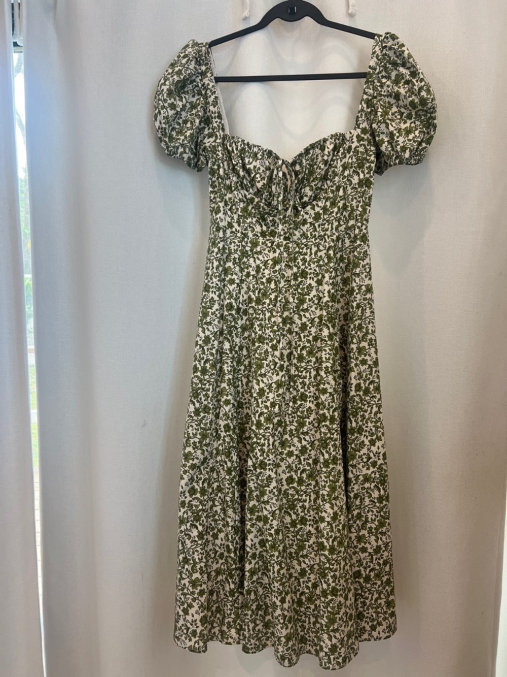 Green Floral Puff-Sleeve Midi Dress with Sweetheart Neckline